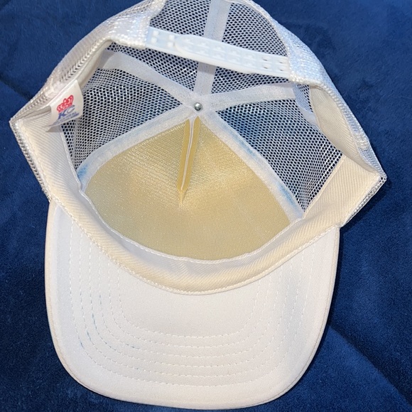 Custom Airbrush “YELLA” Trucker Hat NWOT - Picture 4 of 4